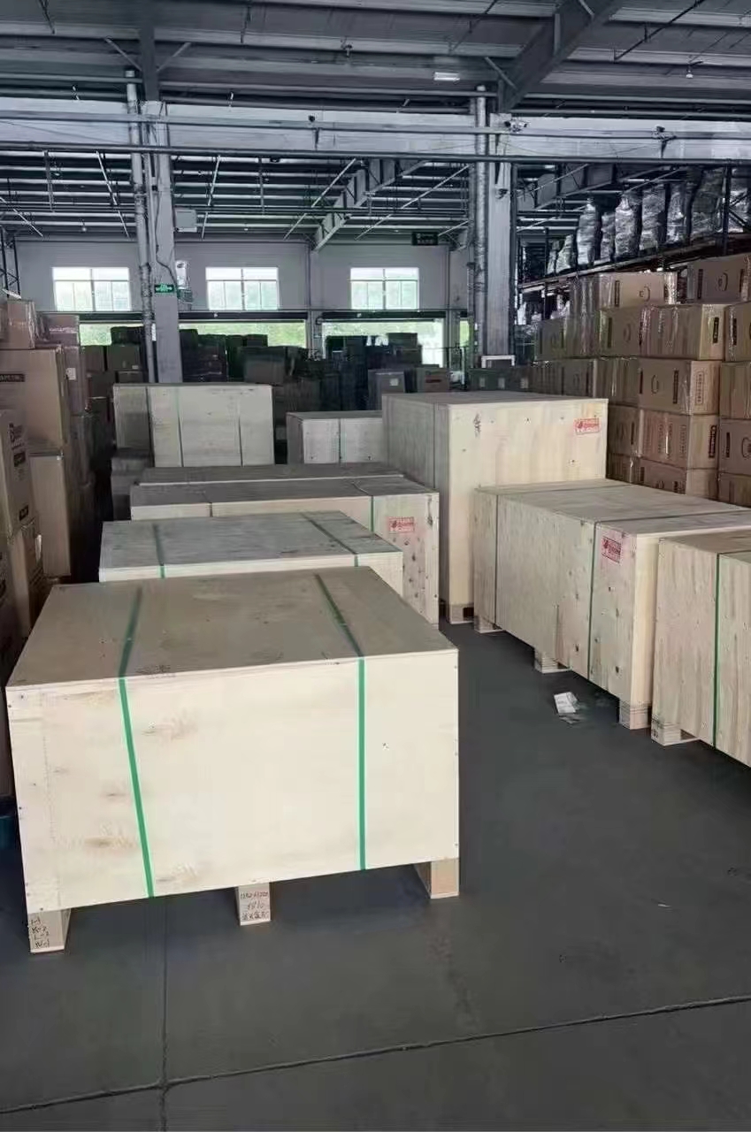 木箱发空运.jpg